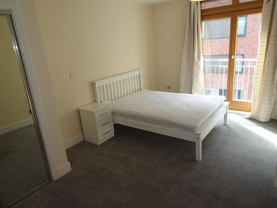 2 bedroom flat to rent - Photo 1