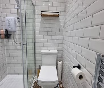 Studio Flat, Commercial Road, E14 - Photo 6