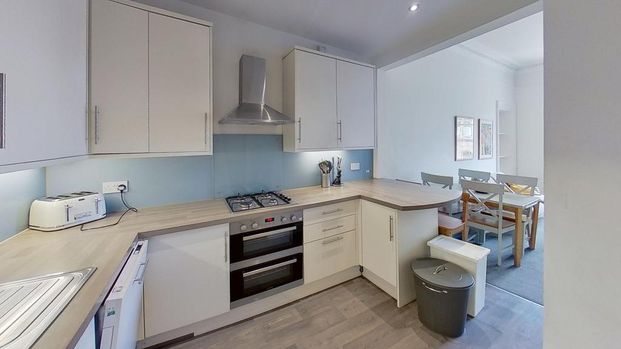 4 bedroom flat to rent - Photo 1