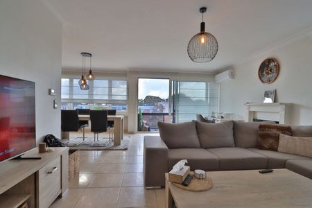 Rustig gelegen, ruim dakappartement met 2 slaapkamers nabij Cortewalle! - Photo 4