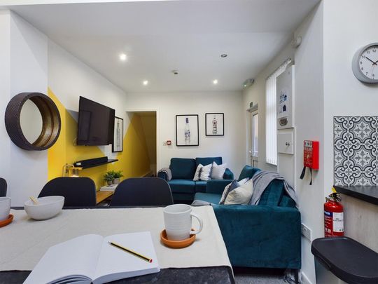 6 bedroom house to rent - Photo 1
