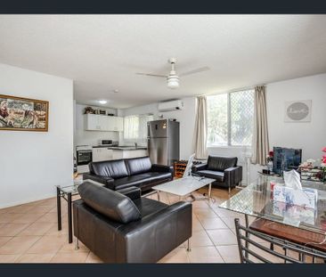 Living in the Heart of Surfers Paradise Lifestyle Unit - Photo 2