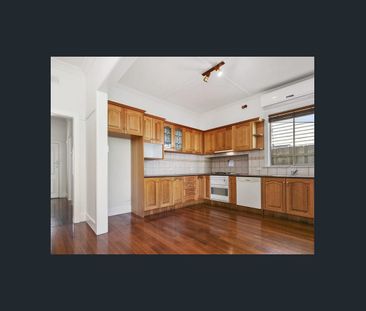 Period Charmer In Prime Location - Photo 4