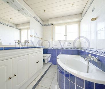 SPACIEUSE AVEC JARDIN, PISCINE ET VUE LAC - Photo 5