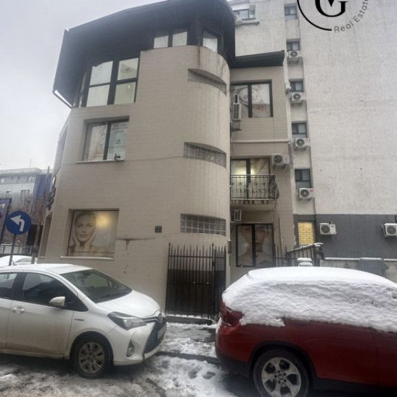 Vila de inchiriat | Activitati medicale | Piata Victoriei - Fotografie 1