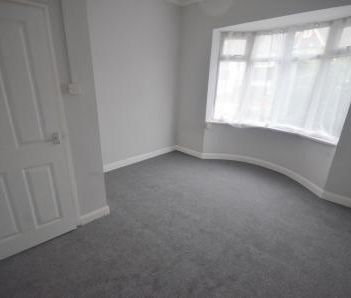 1 bedroom Flat To Let - Photo 2
