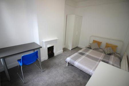 4 bedroom terraced house to rent - Photo 5