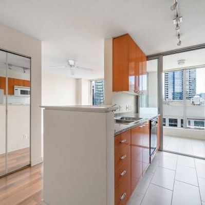 Downtown West End Highrise 1BR1Bath 1 Den - Photo 1