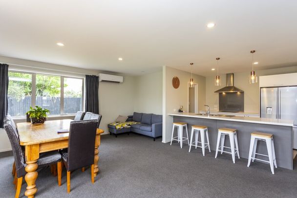 Spacious and private family home! - Photo 1