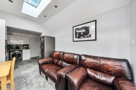 4 bedroom terraced house to rent - Photo 4