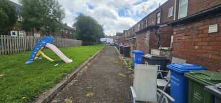 2 bedroom terraced house to rent - Photo 4