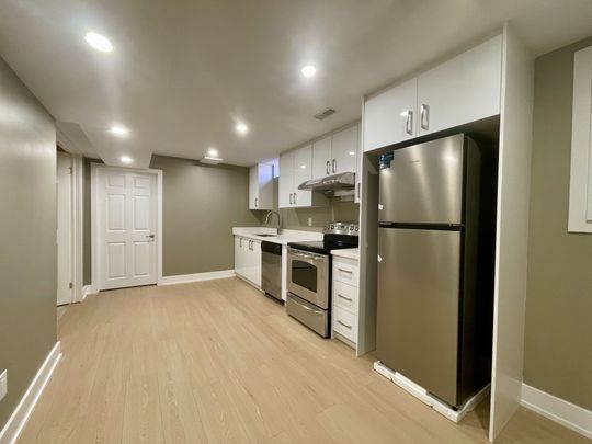 For Lease - 824 College Manor Drive Unit# Lower, Newmarket, Ontario - Photo 1