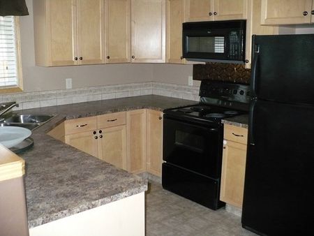 4 Bedroom Duplex in Desirable Inglewood! - Photo 5