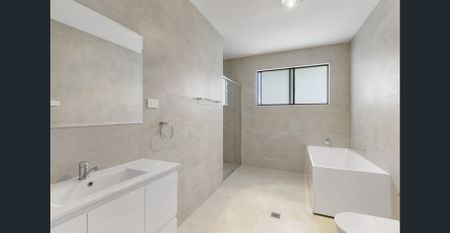 BEAUTIFULLY APPOINTED BRAND NEW FAMILY HOME - Photo 5