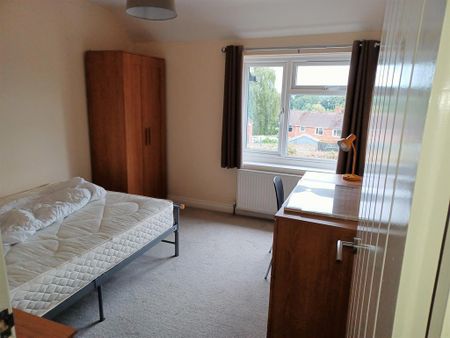 4 bedroom end of terrace house to rent - Photo 3