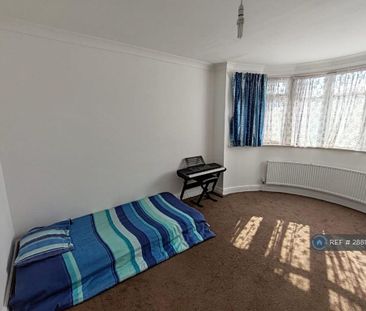 5 bedroom semi-detached house to rent - Photo 4