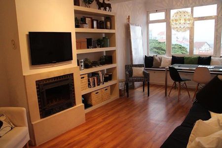 2 Bedroom Apartment, Monte Estoril, Cascais - Photo 4