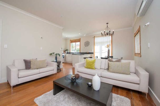 Charming Claudelands Residence: This delightful bungalow boasts three bedrooms and is brimming with character. - Photo 1