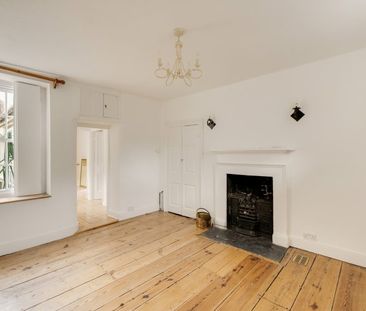 3 Bed Flat - Photo 3