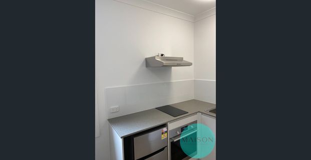 NEW Studio Apartments, with bathroom, kitchen and air con! Furnished! - Photo 1