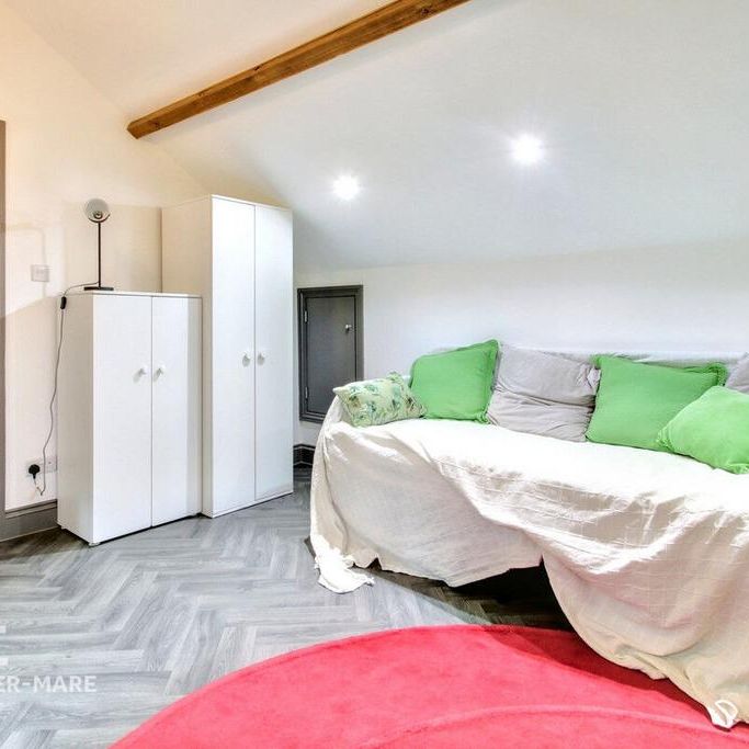 Studio to rent - Photo 1