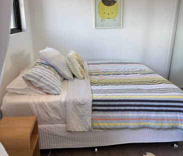 Broadbeach Waters - Photo 2