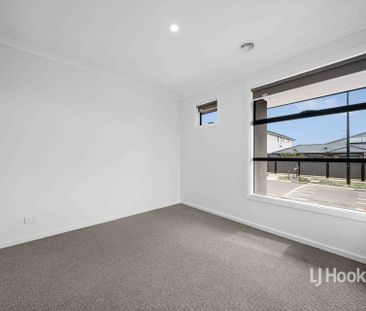 18 Yucamane Drive, Truganina VIC, Belconnen - Photo 3