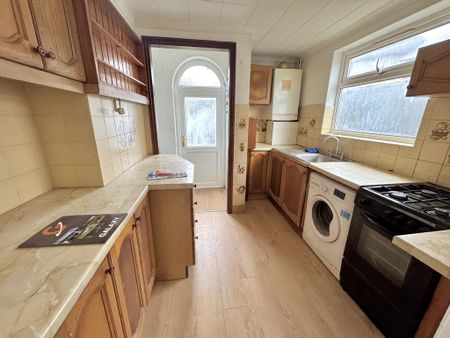 3 bedroom semi-detached house to rent - Photo 5