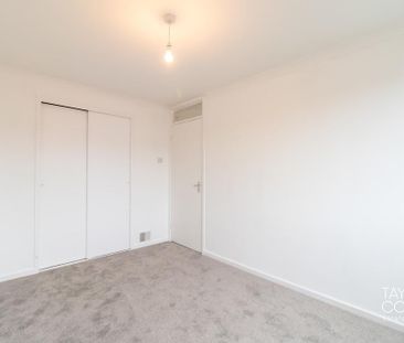 3 bedroom link detached house to rent - Photo 3