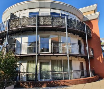 1 Bed Flat, Monarch Way, IG2 - Photo 1