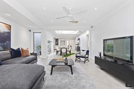 Elevated riverside living - Photo 3