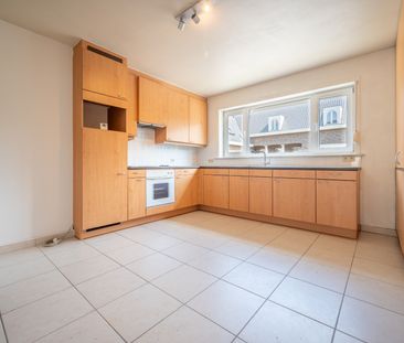 OESELGEM - Ruime woning met 4 SLPK en garage met uitweg achteraan! - Foto 5