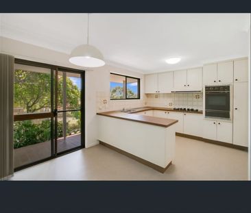 Charming 2 bed 1 bath property with partial sea view in central loc... - Photo 3