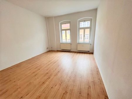 Großzügig geschnittene 2-Zimmer-Wohnung mit Einbauküche - Photo 3