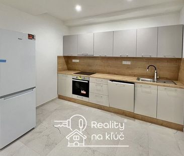 Na prenájom elegantný čiastočne zariadený 2-izbový byt pri stanici ... - Photo 3