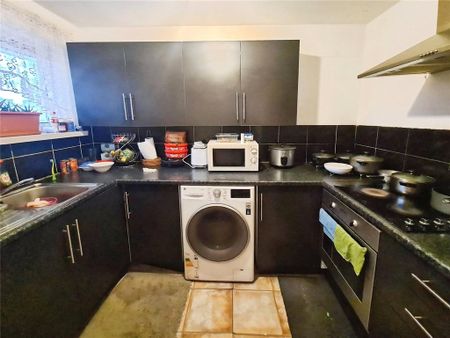 2 bedroom flat to rent - Photo 5