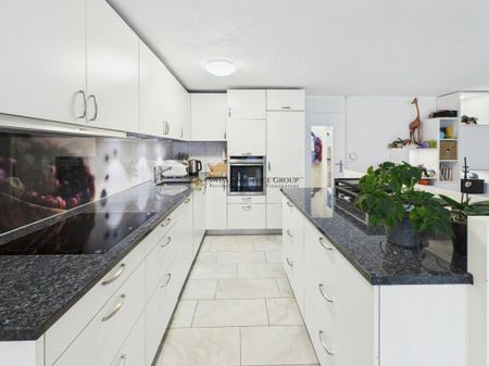 Modern 5.5-room single-family house in a row with an exclusive garden gem - Photo 5