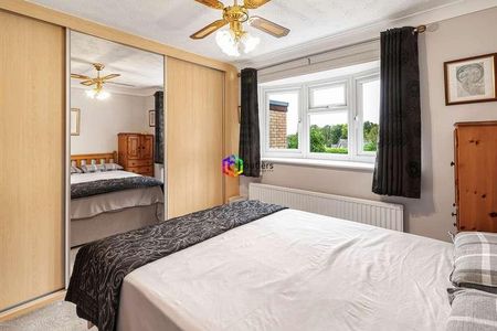 Cleeve Hill Gardens, Waterthorpe, S20 - Photo 5