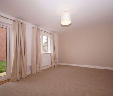 A 3 Bedroom House in Hatherley GL51 6GJ - Photo 2