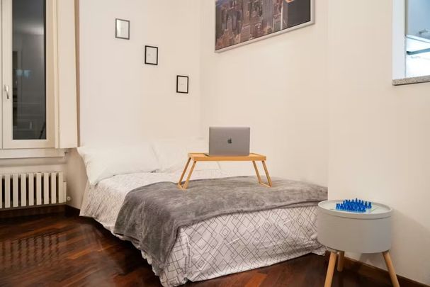 Piazza Arnoldo Mondadori, Milan, Lombardy 20122 - Photo 1