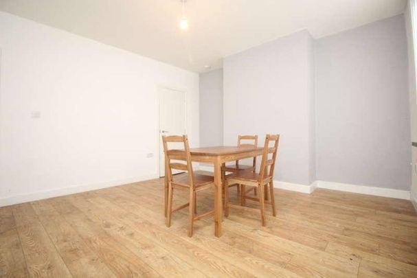 Sandhurst Grove, LS8 - Photo 1