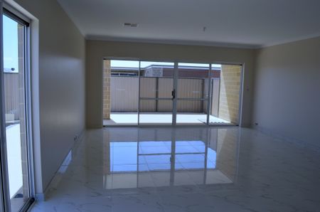 52 Villatella Gardens, Piara Waters, WA 6112 - Photo 5