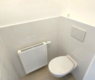 UNBEFRISTETE HELLE ALTBAUWOHNUNG IN DER GUDRUNSTRASSE - Photo 1