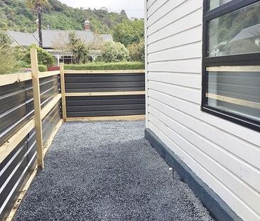 Completely refurbished 2 bedroom townhouse - Photo 3
