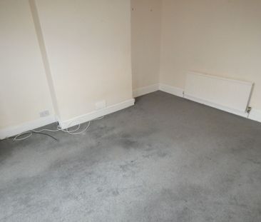 1 bed Apartment - To Let - Photo 2