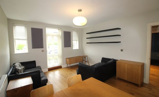 Holmefield House,, Headingley, LS6 - Photo 1