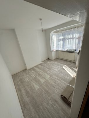 2 Bed Maisonette, Rothesay Avenue, SW20 - Photo 1