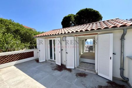 Cap d'Antibes – Maison avec terrasses et vue mer, face aux plages - Photo 5