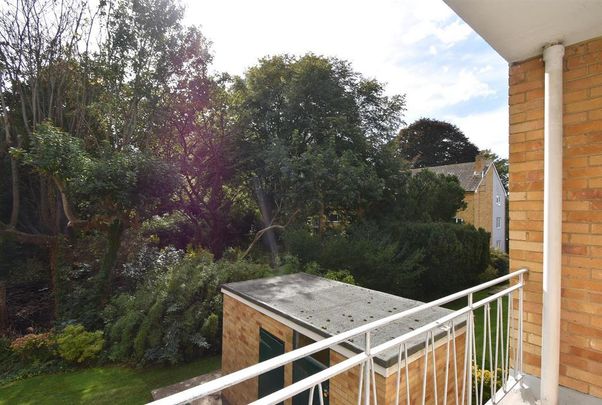 2 bedroom flat to rent - Photo 1
