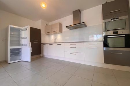 Appartement T3 - RÉCENT - CENTRE-VILLE SIX-FOURS - Photo 5